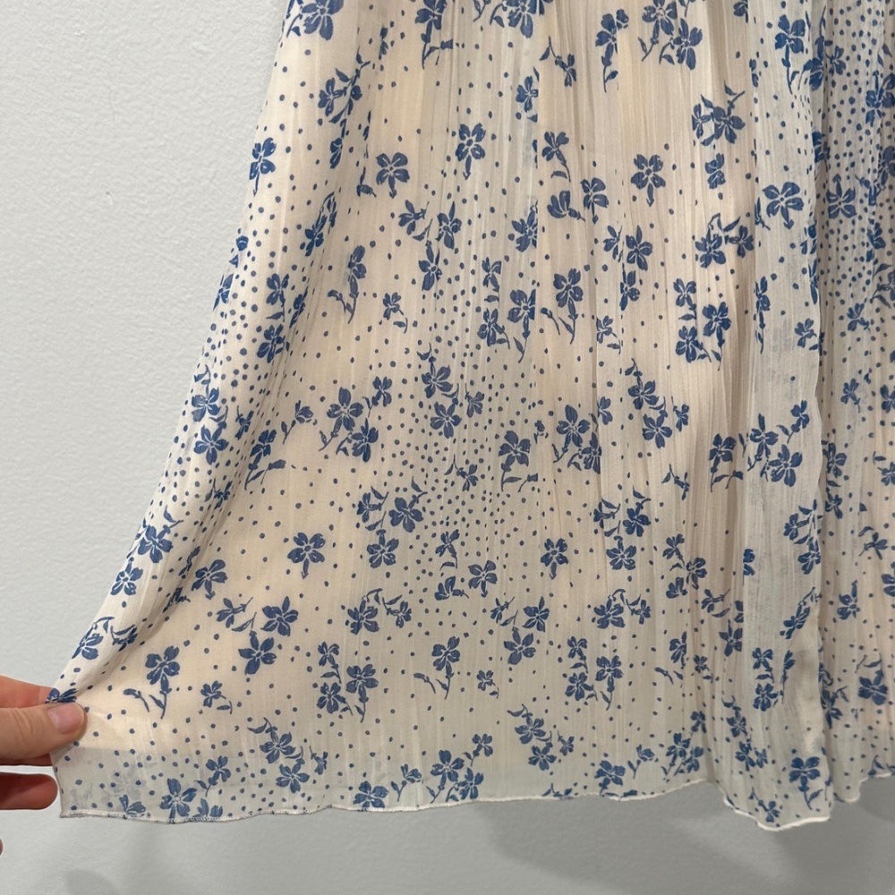 Abercrombie & Fitch White and Blue Pleated Floral Dress - Picture 5 of 16